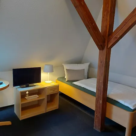 Zur Eiche - *